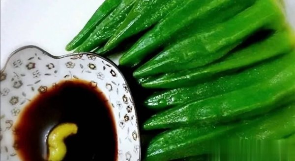 盟牛配资 年纪大要管住嘴，少吃瓜子花生，多吃4种碱性菜润燥助眠